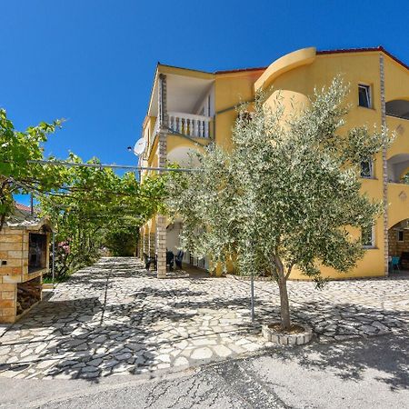 Apartments Mark - 200 M From Sea نوفاليا المظهر الخارجي الصورة